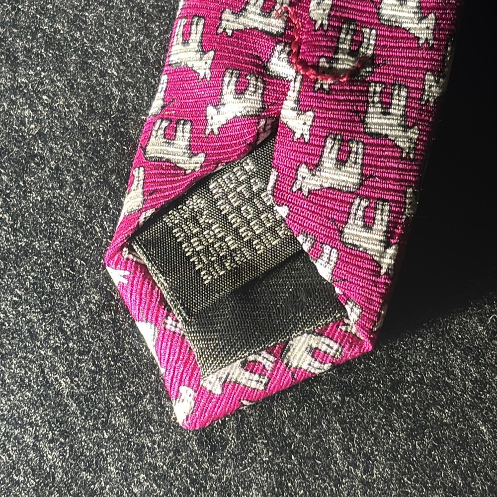 Cape Cod Neckwear Pink Donkey Patterned Men's Tie 100% silk preppy statement tie - Picture 9 of 12